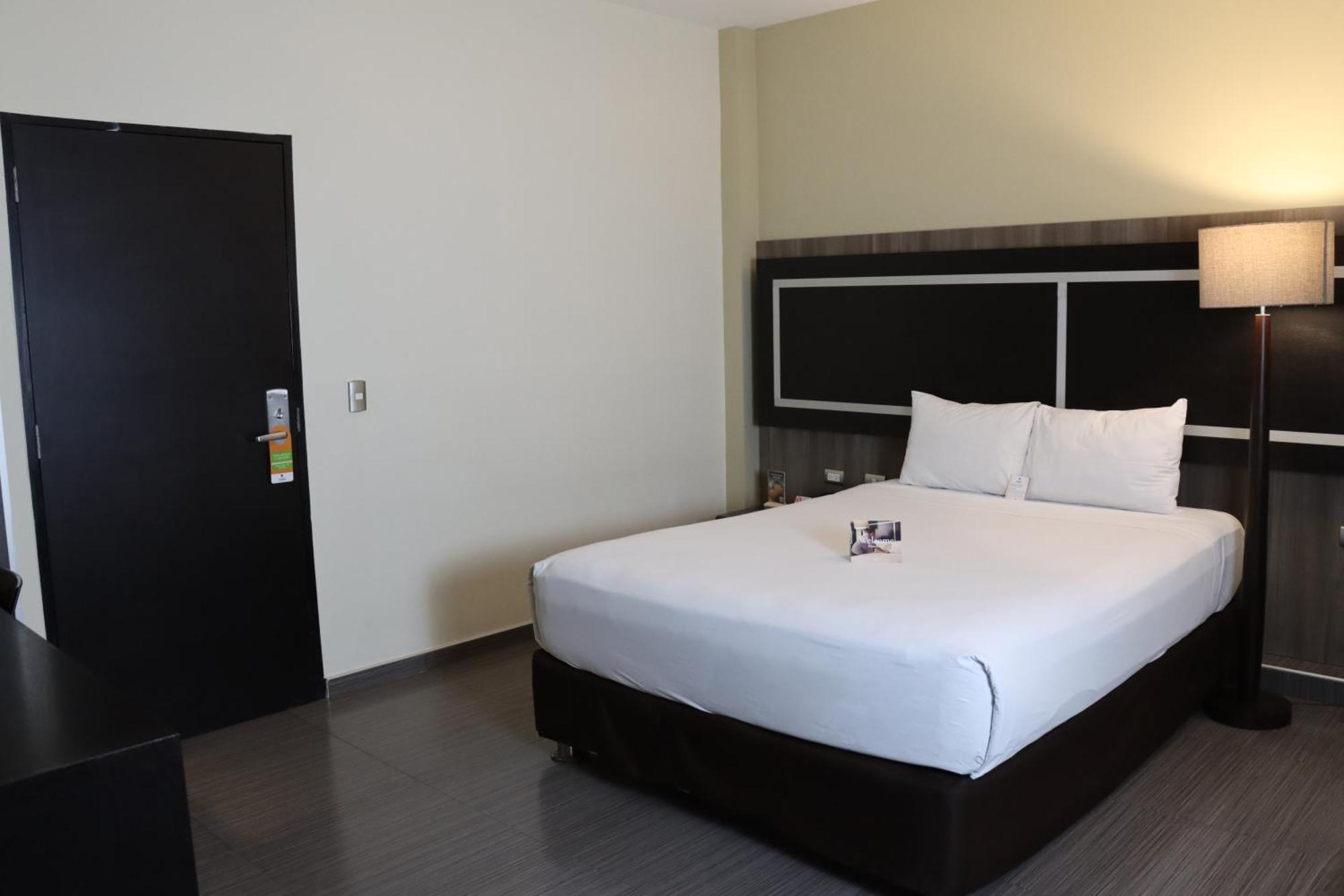 Rado Hotel - Santa Maria Трухильо Екстериор снимка